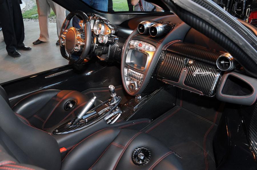 Детали интерьера Pagani Huayra 2012 года  (WW) (фото 22 из 82)